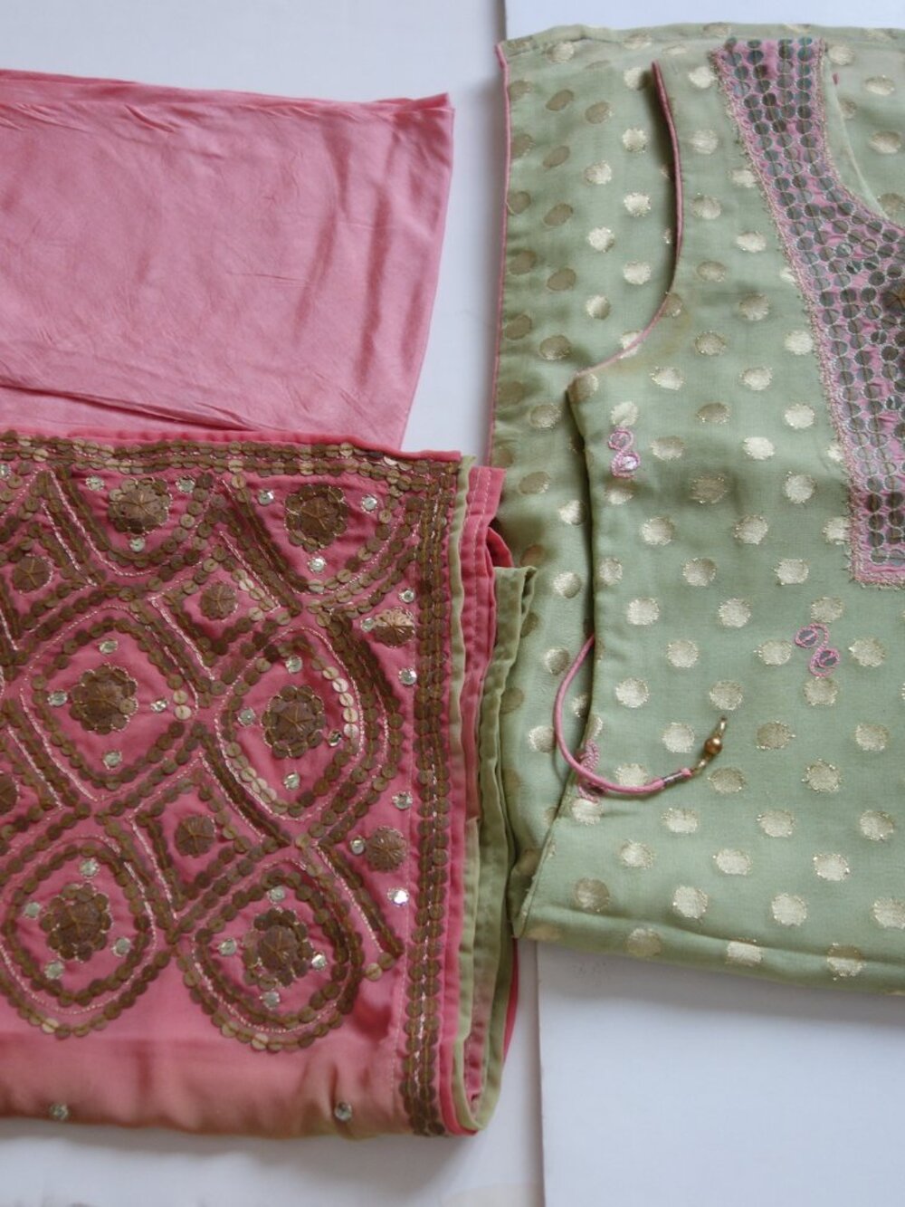 Beautiful 3PC Kurta, Churidar, and Chunnie Pink/Green/Gold Indian Suit New